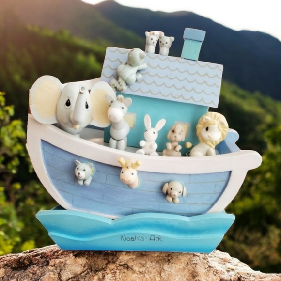 Vintage 1991 Precious Moments Wooden Noah's Ark - Picture 2 of 6